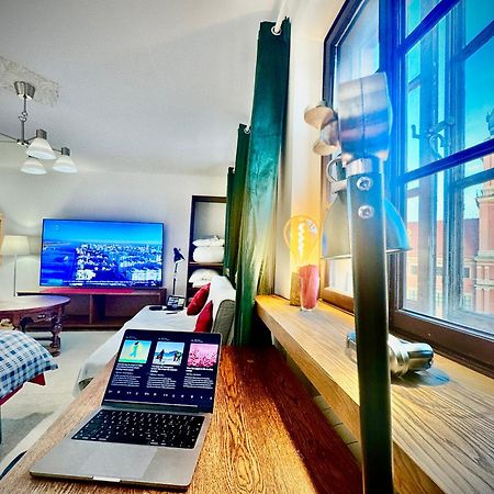 Old Town Best View Wifi 300 Mb/S Huge Screen Netflix Appletv Amazontv วอร์ซอ ภายนอก รูปภาพ