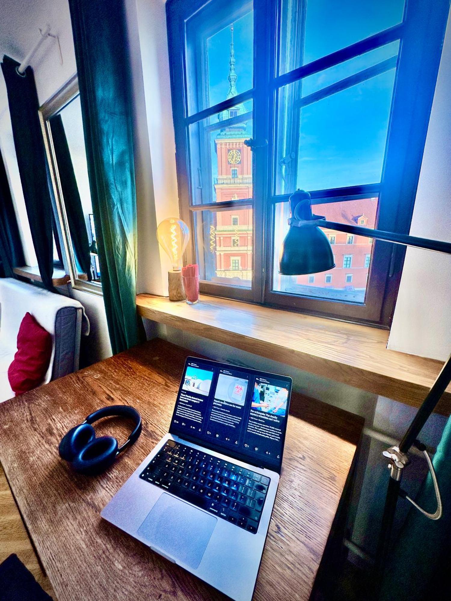 Old Town Best View Wifi 300 Mb/S Huge Screen Netflix Appletv Amazontv วอร์ซอ ภายนอก รูปภาพ