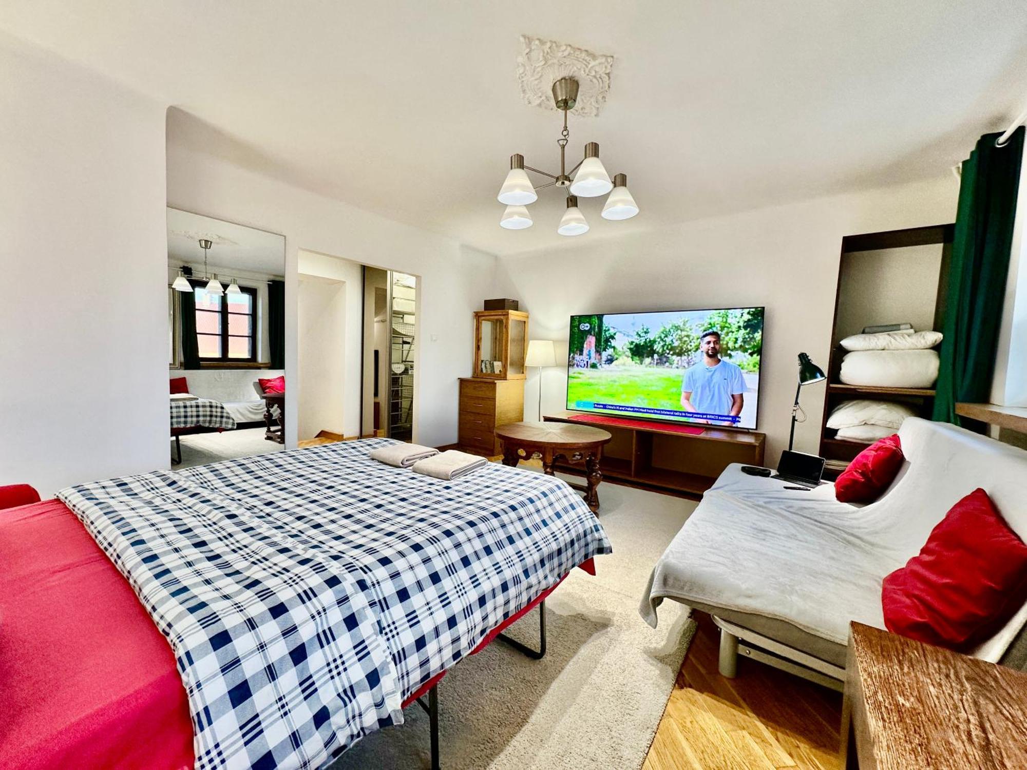 Old Town Best View Wifi 300 Mb/S Huge Screen Netflix Appletv Amazontv วอร์ซอ ภายนอก รูปภาพ