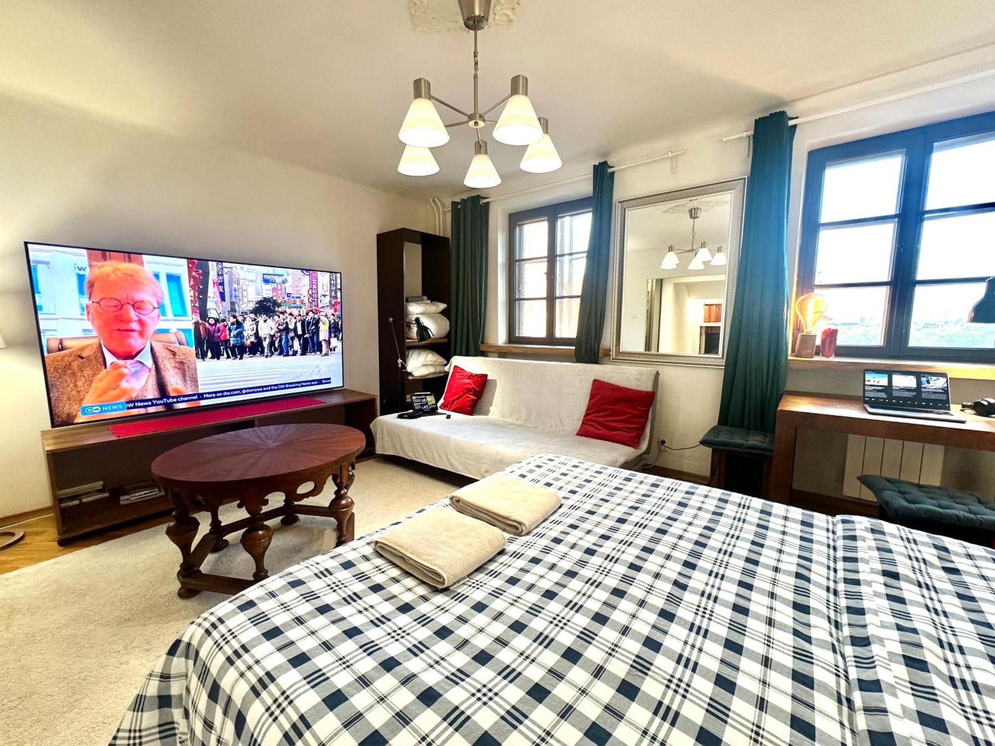 Old Town Best View Wifi 300 Mb/S Huge Screen Netflix Appletv Amazontv วอร์ซอ ภายนอก รูปภาพ