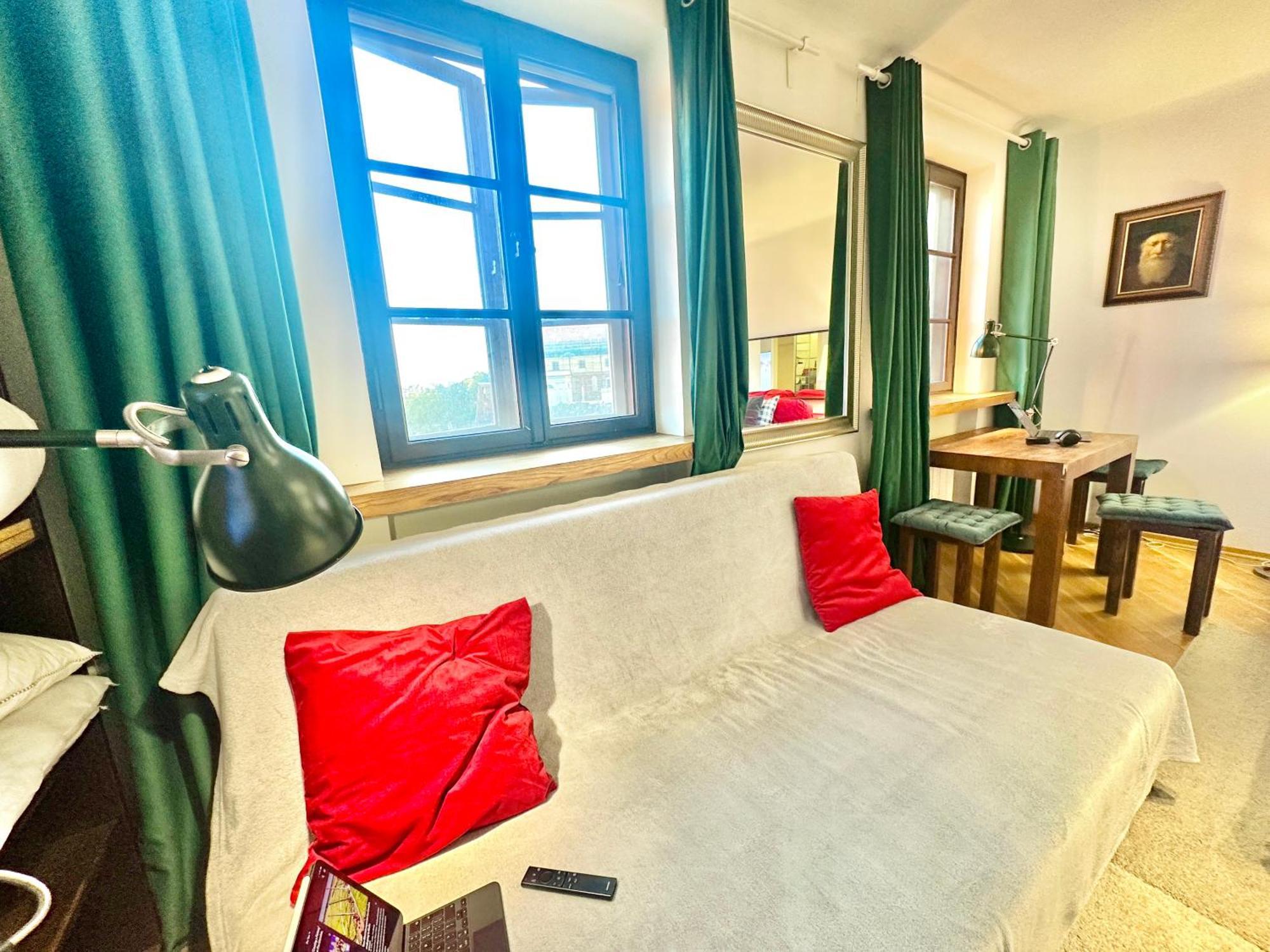 Old Town Best View Wifi 300 Mb/S Huge Screen Netflix Appletv Amazontv วอร์ซอ ภายนอก รูปภาพ
