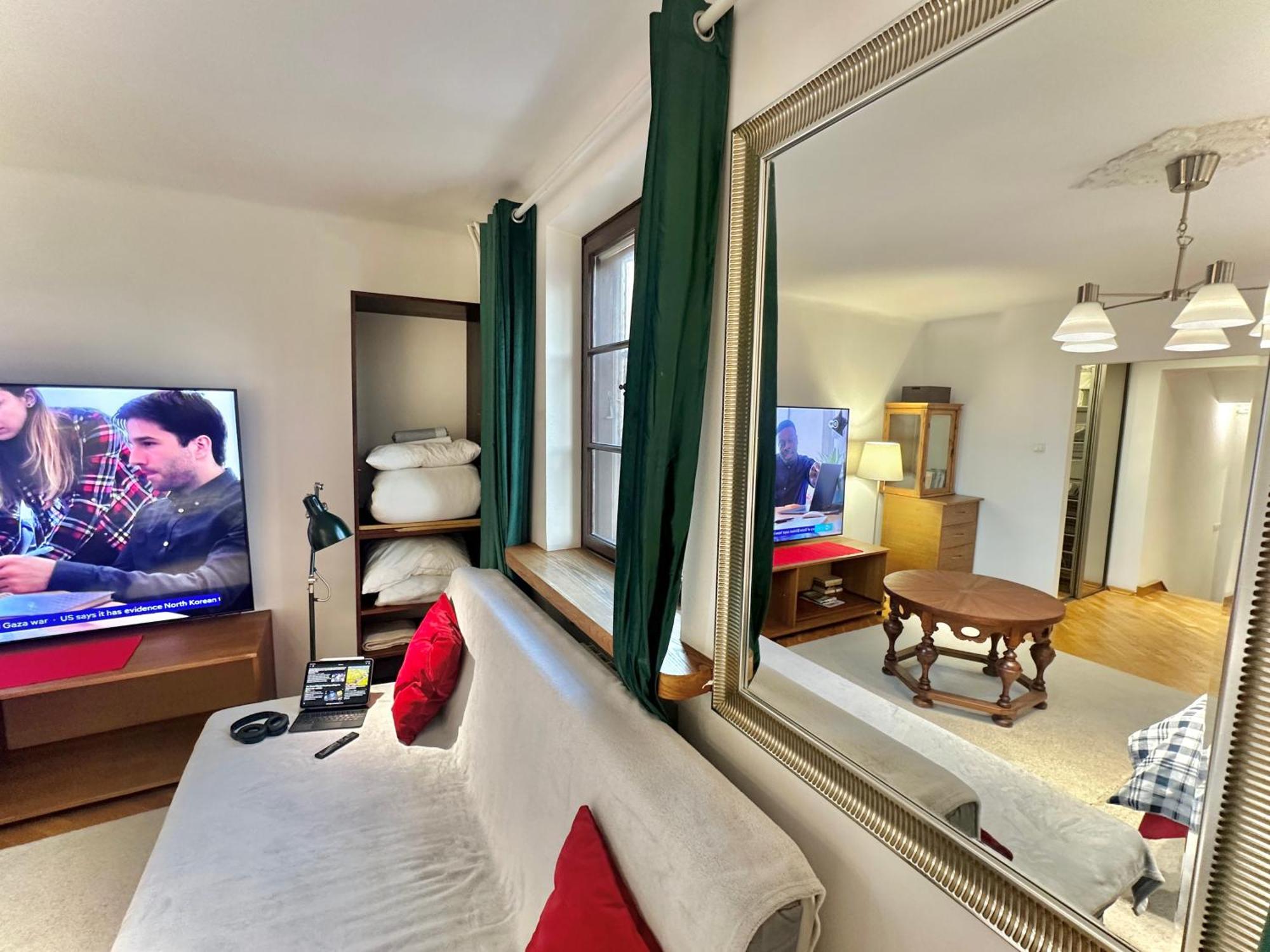 Old Town Best View Wifi 300 Mb/S Huge Screen Netflix Appletv Amazontv วอร์ซอ ภายนอก รูปภาพ